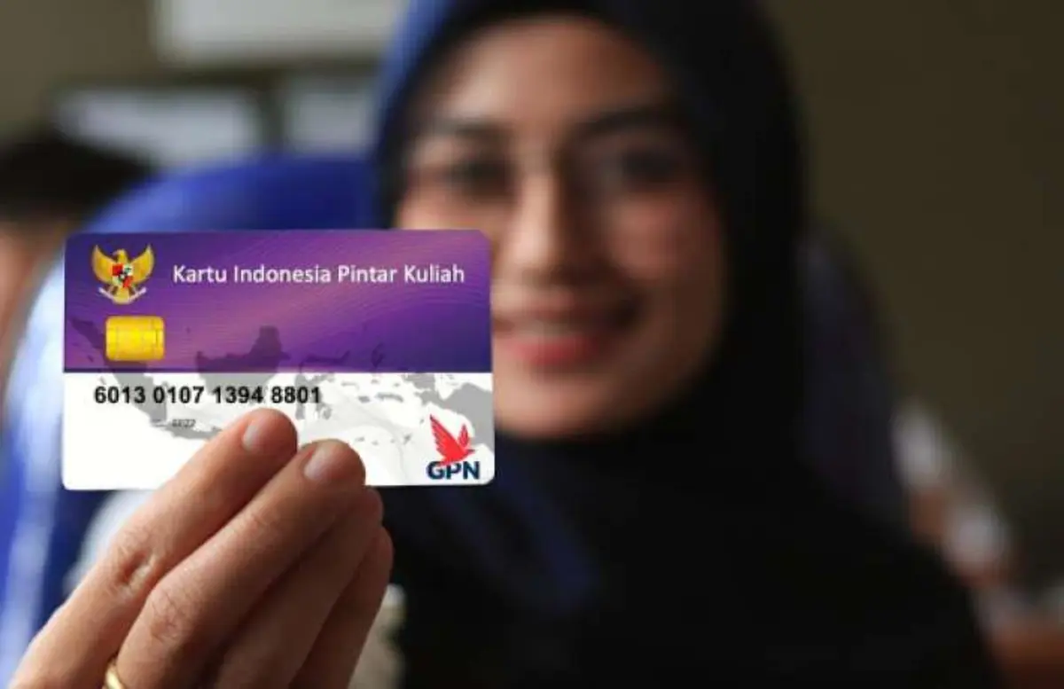 Ilustrasi sedang menunjukkan kartu KIP kuliah
